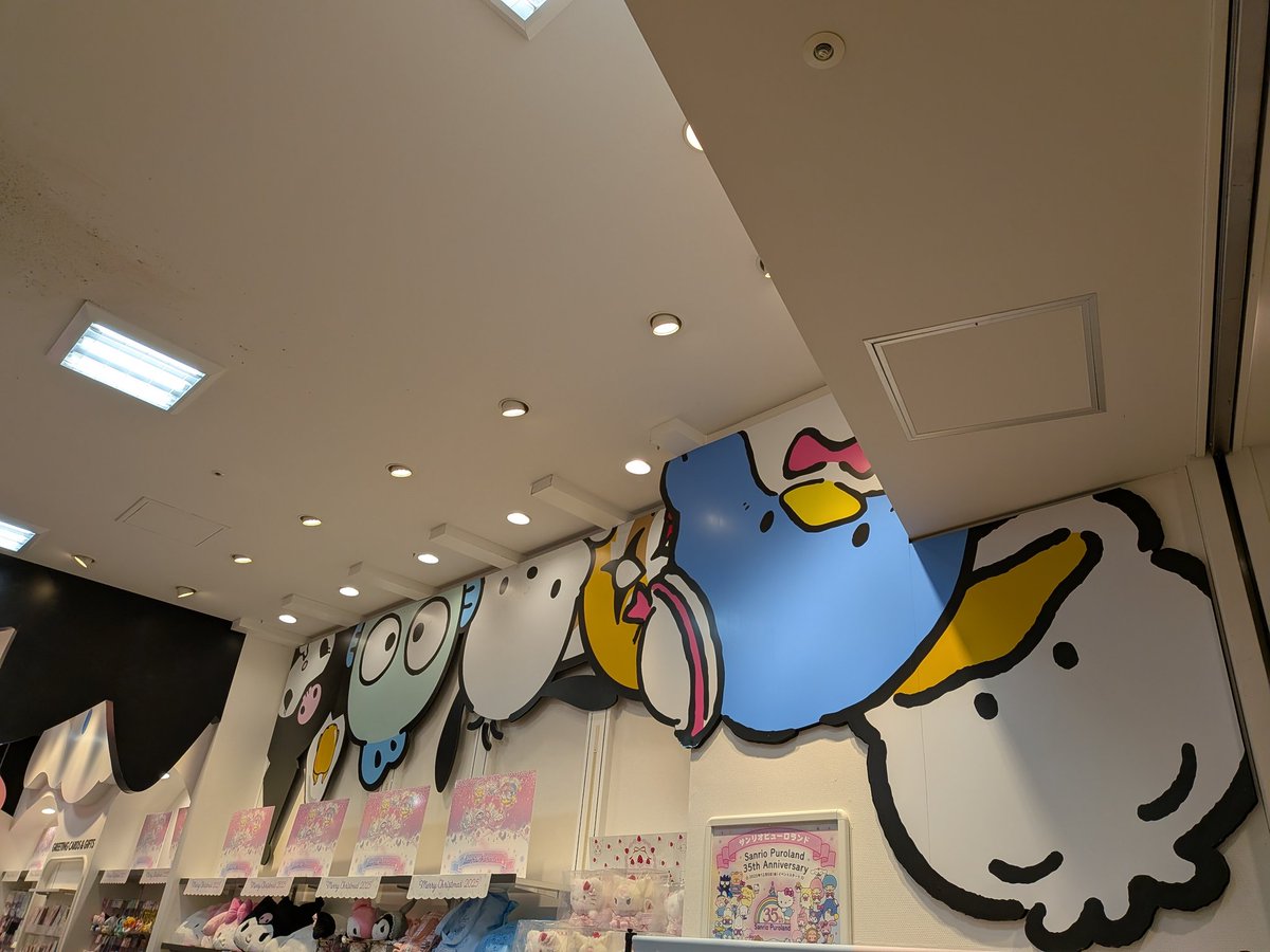 aripan_sanrio's tweet photo. ダイバーシティ東京のHello Kitty Japanで、ふと壁を見たら絶叫してしまった🥹❤️ https://t.co/pToCIe3f2j