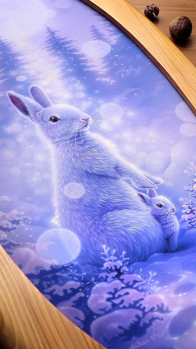 光のツリー」アクリル、杉額 月の光に輝く冬の森の中で、足跡の先に