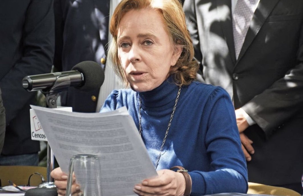 DirMegamedia's tweet photo. JUSTICIA SELECTIVA | La Fiscalía General de la República procede penalmente contra María Amparo Casar Pérez, presidenta de la asociación civil Mexicanos contra la Corrupción y la Impunidad, por su presunta responsabilidad en el delito de uso ilícito de atribuciones y facultades. "A ella sí la persiguen y la investigan, pero a Adán Augusto lo dejan tranquilo manejando miles de millones. El favoritismo del gobierno ya ni se disimula", se quejan en las redes: https://t.co/QSjxr3uE0v #100AñosDY #Aniversario100DY