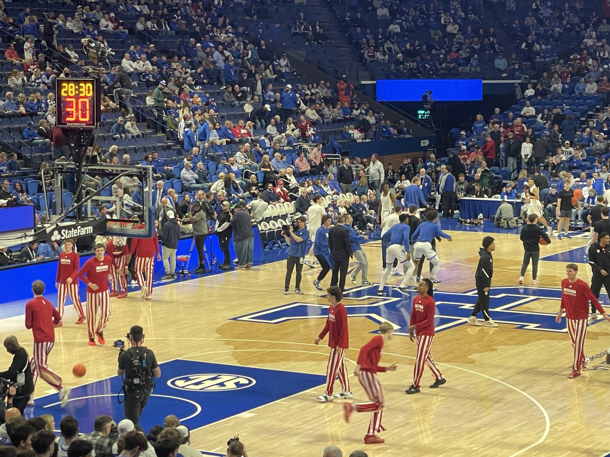 jsims52089's tweet photo. And this is why I hated it when my players wanted to wear these for warmups. Worst looking pants ever. https://t.co/lCV62jlN5R