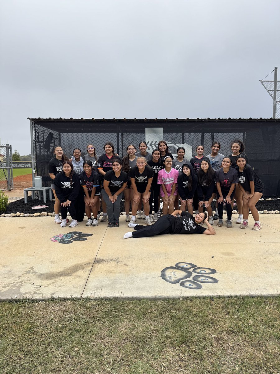 1st Sotomayor Softball Work Day was a success. Players and families came together to remulch, plant new bushes, clean wind screens, and spread fresh dirt on the infield. Grateful for the support and the pride in our program. 🥎💪 #FSU