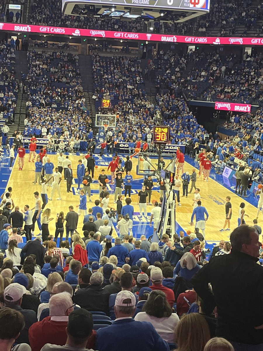 DavidCo33627216's tweet photo. IU looks like a team. Uniform warm ups. Managers dressed in same attire. 
UK looks like a bunch of guys shooting at the park. https://t.co/WZxpRp7i8U