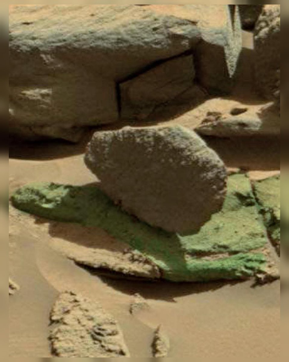 claringb's tweet image. MARS MSL 439 pretty cool rocks. JPL-CALTECH. Anomaly hunter Mike Konnaly. Raw image link in comments.