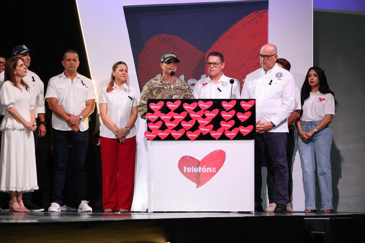 La #Aeronaval dice sí a esta noble obra benéfica 🤍.
Nuestro Director General, Luis De Gracia, acompañó al Ministro de Seguridad Pública, <a href="/frankabregom/">Frank Abrego</a>. La Fuerza Pública, aportó su granito de arena gracias a la contribución del personal juramentado y no juramentado. #Aeronaval