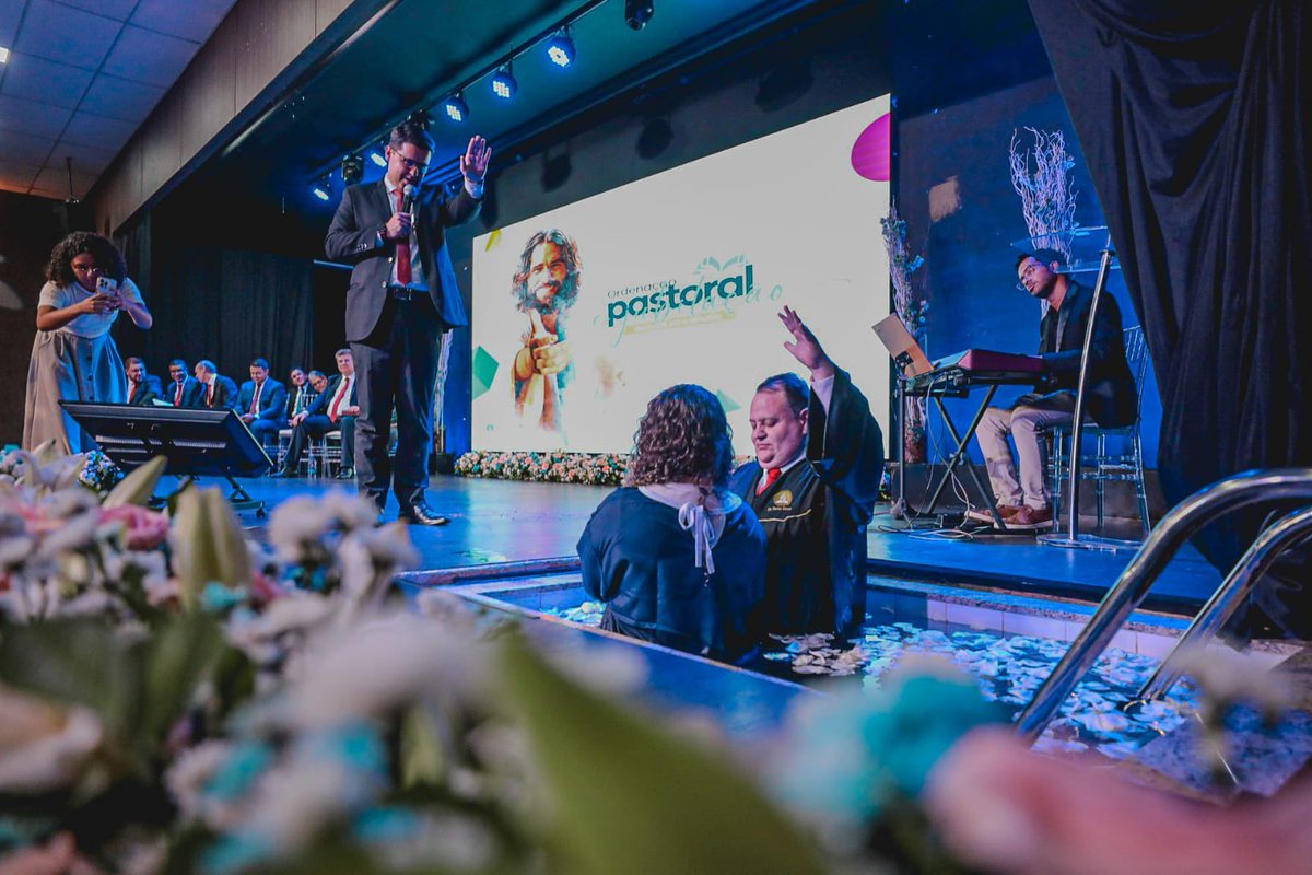 AdventistasARF's tweet photo. A cerimônia marca a ordenação pastoral de Deivis Oliveira, Eduardo Calci e Luiz Fernando, reconhecidos para o exercício pleno do ministério, e a jubilação do pastor Nelson Domingos, que encerra seu ciclo de ministério ativo após anos de serviço e dedicação. https://t.co/D6Cw93UDeV