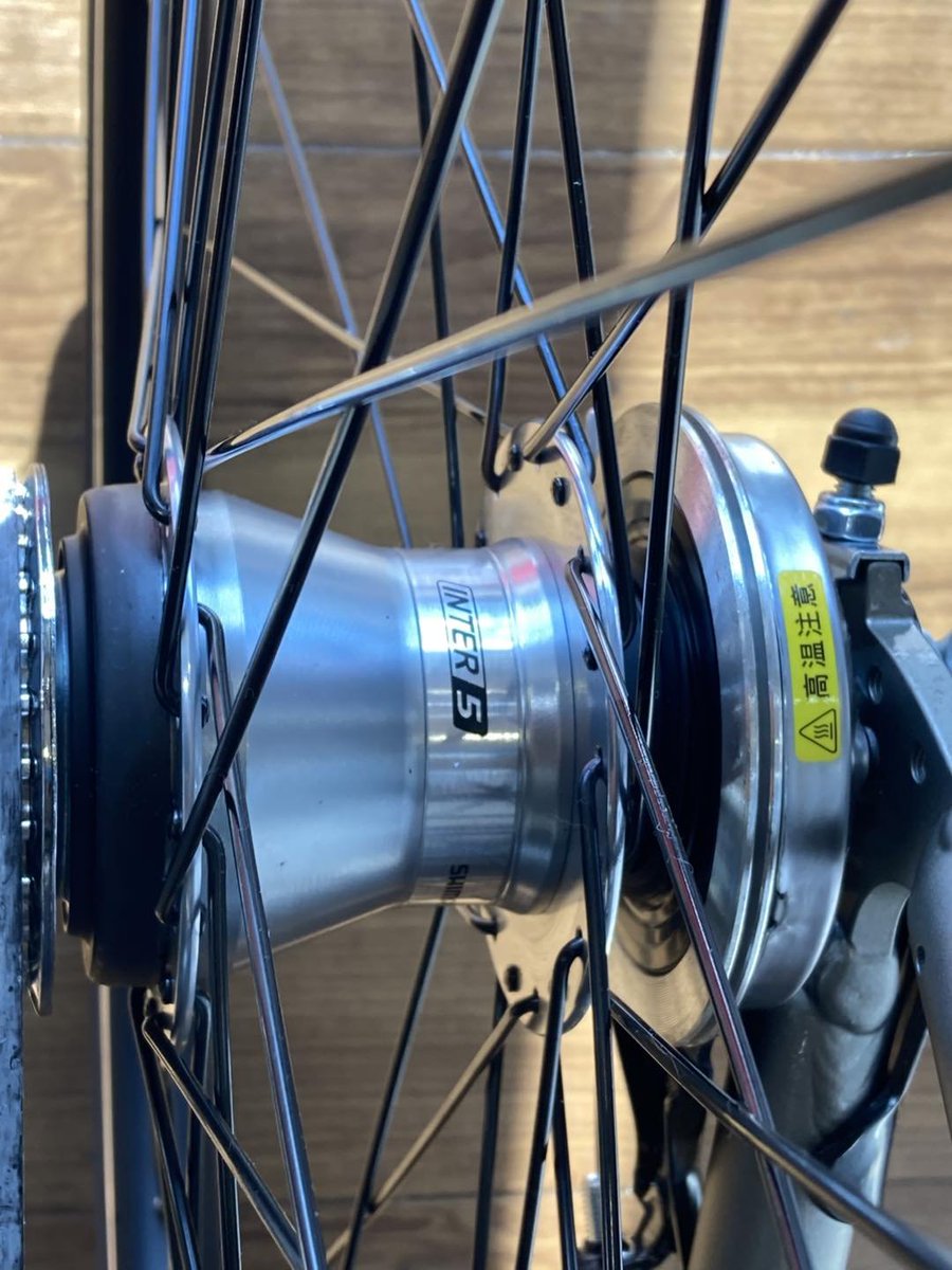 bicycleoshigamo's tweet image. ☑チェーンの様にサビないベルトドライブ
☑ズボンの裾も汚れない
☑内装変速で外側に変速機がないので故障リスクが少ない
☑軽いアルミニウムフレーム
☑暗くなったら自動点灯&amp;amp;赤色LED点滅
通勤・通学にお勧めのスポーツ自転車！
画像カラー他、ブラックも入荷しております。
#BS
#アルベルトスポーツ