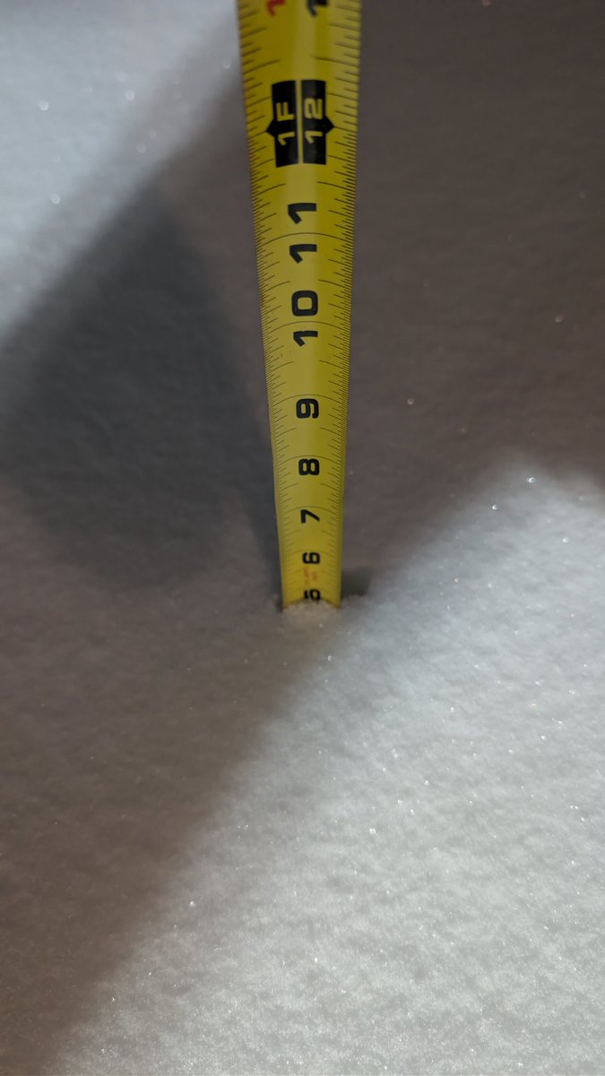 mortag93's tweet photo. @NWSILN 5 inches south Middletown ohio https://t.co/ghbq469qwD