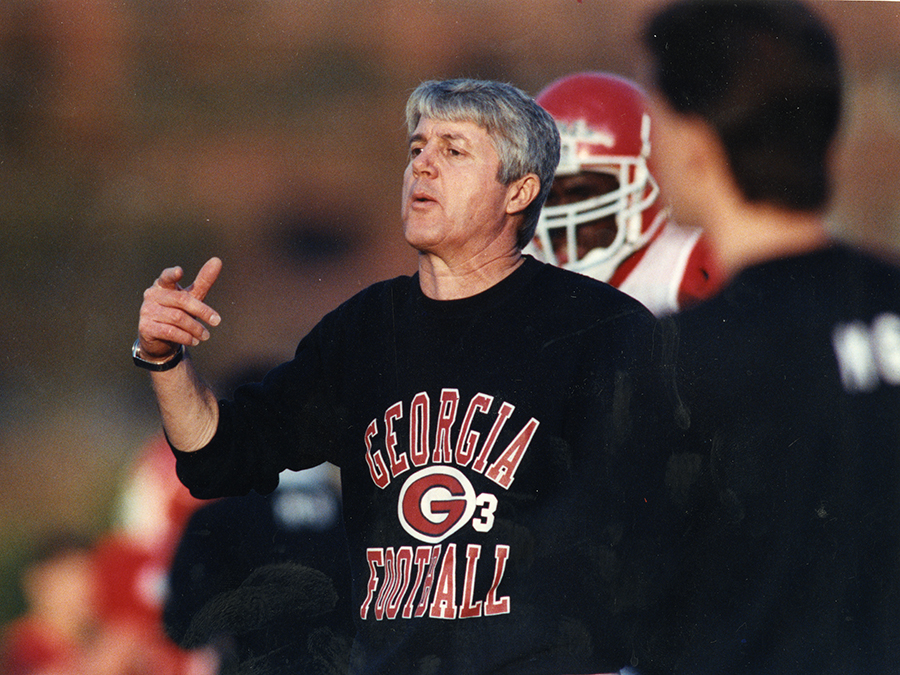 DawgsUnited's tweet image. Sending my deepest condolences to the family of former @GeorgiaFootball DC Richard Bell. Coach Bell has passed away at the age of 88. 

Forever a DGD.