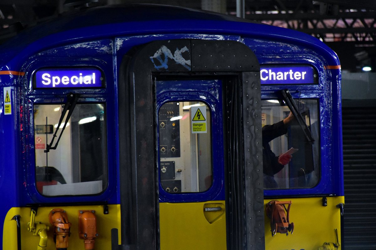 wandererphotos's tweet image. One week to go until we say farewell to a workhorse of South West London since 1983. The train that got me interested in railways, the train that my mum commuted to/from work and much more. It's going to be a sad day to travel on my last #class455

@BLSFixtures
@SW_Help