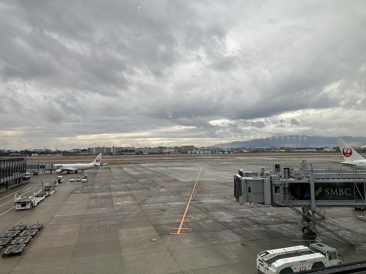 またまた伊丹空港でお仕事してます。
この一年の会社と個人のキャリアの棚卸しと、来年の具体的なKPIの算出とアクションプランの策定を。
イメージできる事しか現実化出来ないのでしっかりと考え切る年末にします。