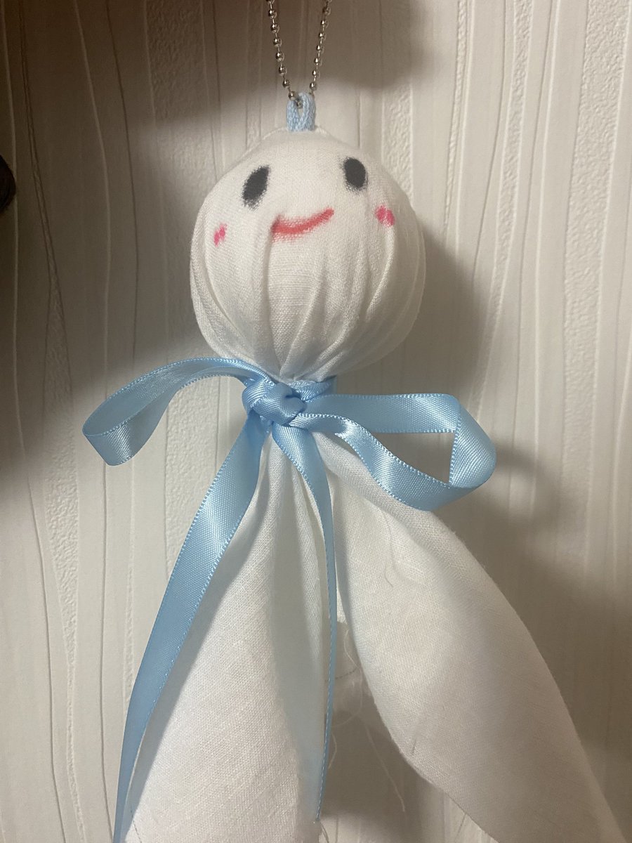 昨日作ったてるてる坊主さん、効果が出てる…！？ そのまま降ること