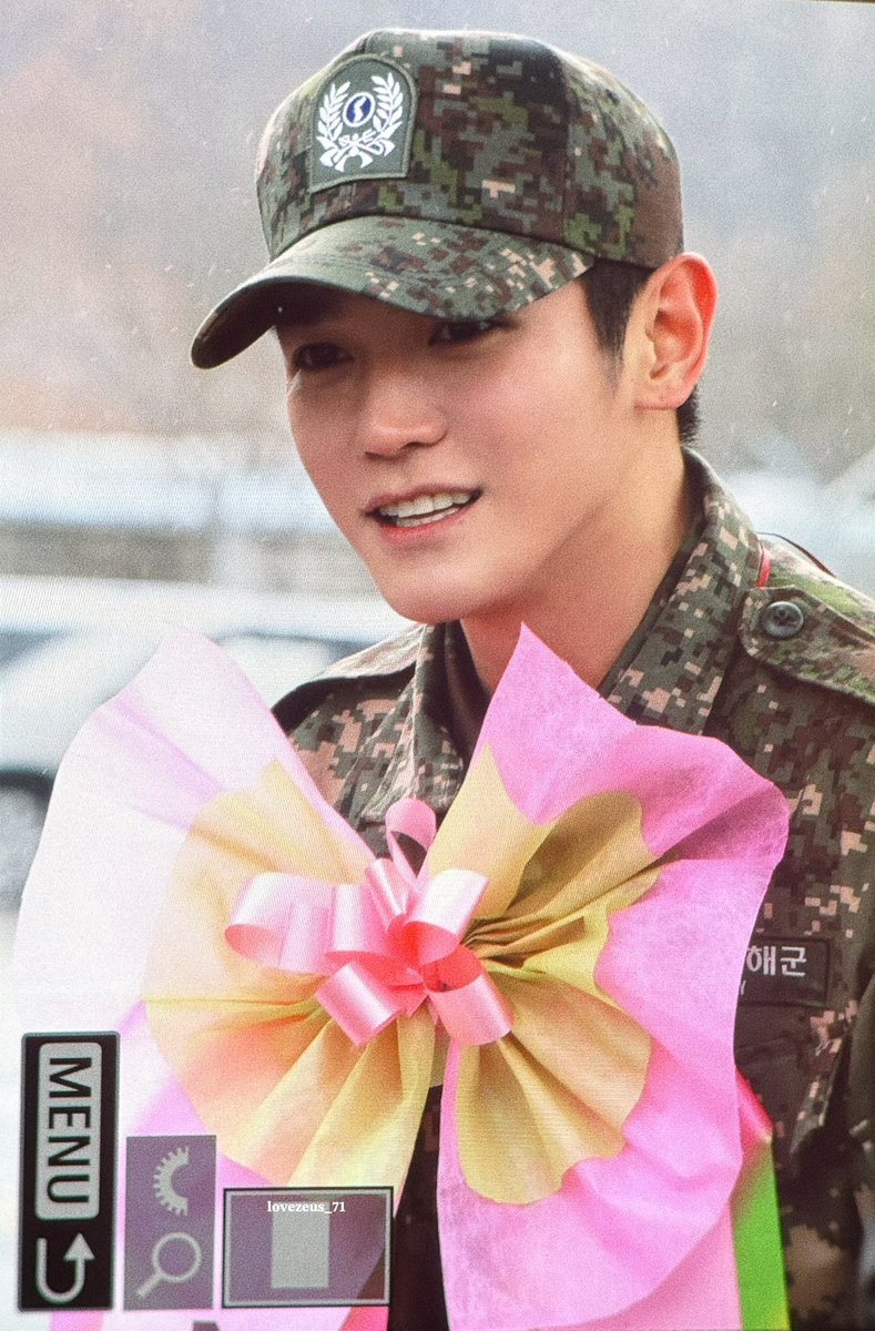 lovezeus71's tweet image. 251214 #태용

전역

#TAEYONG #テヨン #NCT #NCTU #NCT127