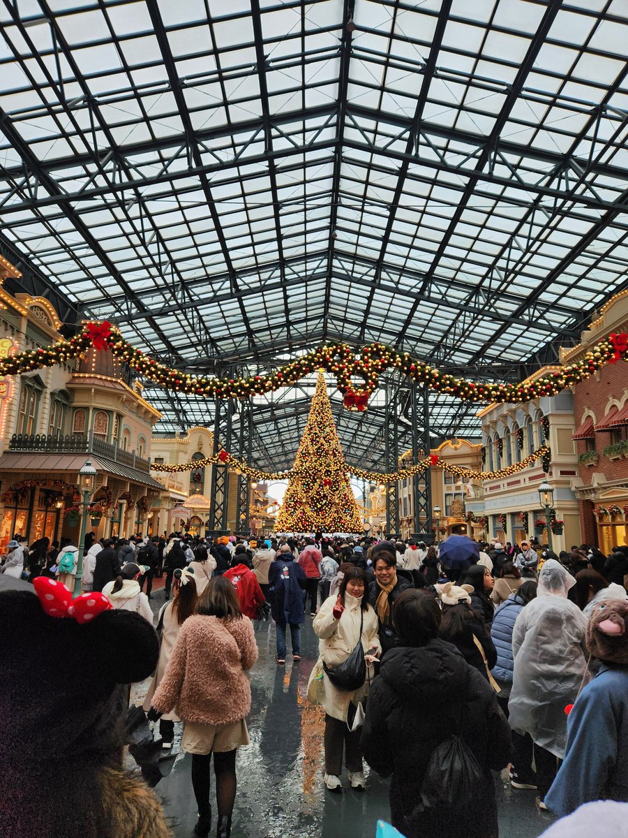 職場の人達とディズニーランド
すっごい人多くてやばい😱