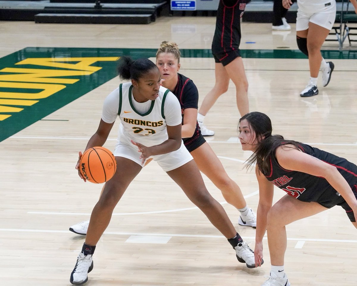 cppbroncos's tweet image. Nationally-ranked win!

No. 19 @cppwbb defeated No. 17 Central Washington 70-67 on Saturday afternoon, improving to 7-1 on the season. Jeanette Fine led the scoring with 16 points, while Brielle Minor added 15 and Hunter Hudson had 13.

#WeAreCPP