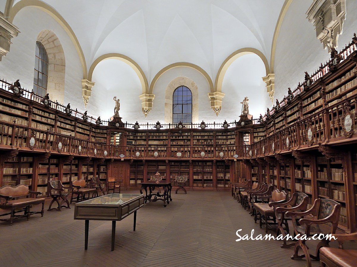 #Universidad de #Salamanca y su biblioteca con "libros redondos" #Foto #Fotografía #Photo #Photography #Usal salamanca.com/fotografias-de…