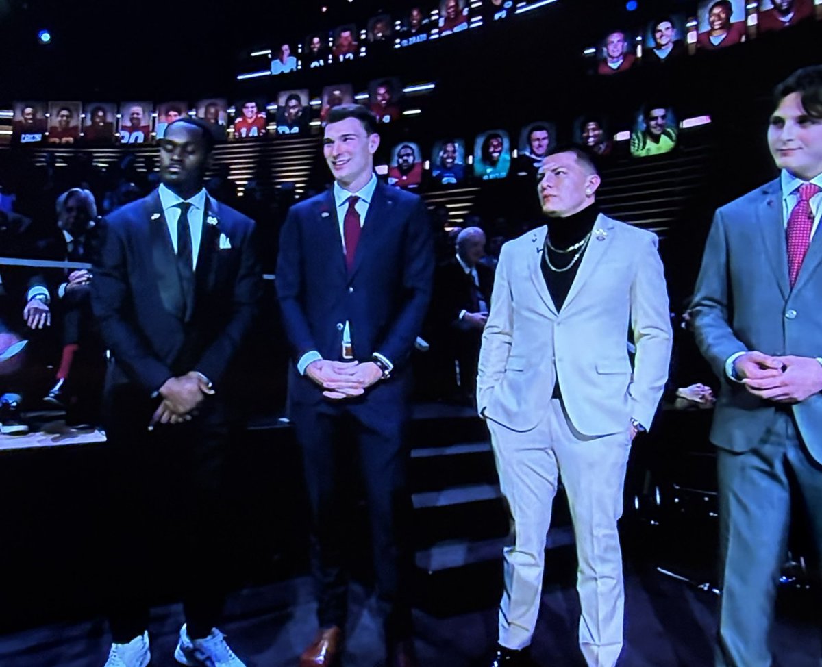 B_R0UND's tweet image. Just like his stats… they had to fluff his height too. This is your heisman @Josephwest21 ??