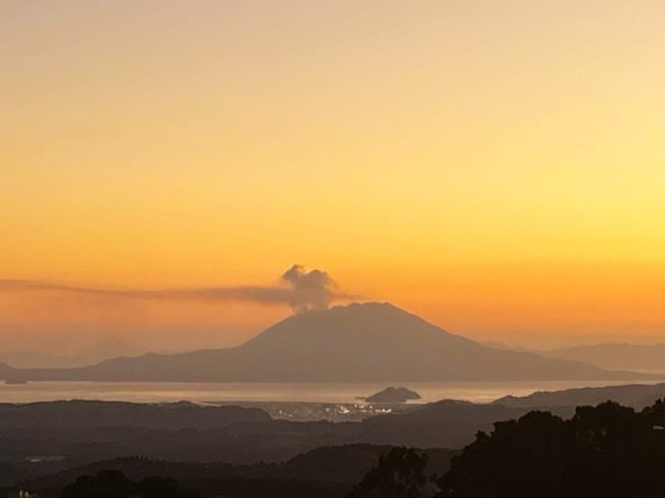 interwave12cub's tweet image. おはようございます(^^)
今日の桜島は東京のため、ライブラリからの投稿です。
昨日の永ちゃんの160回目の武道館ライブ、元気をもらいました！

鹿児島ではCoCo壱のメニューに無かった「カレーうどん」の20辛を朝食に！
やめておけばよかった(＞＜)反省。

今から鹿児島に帰ります。…