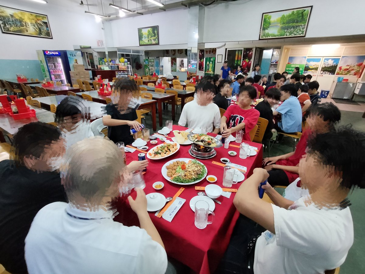 ariakerobocon's tweet photo. ベトナムにて、カオタン技術短期大学と交流を行いました🇻🇳✈️

1年の活動を振り返り、来年以降の大会・交流につながる1週間になりました！

また来ます！
 #有明高専 https://t.co/X2VPsmSPah