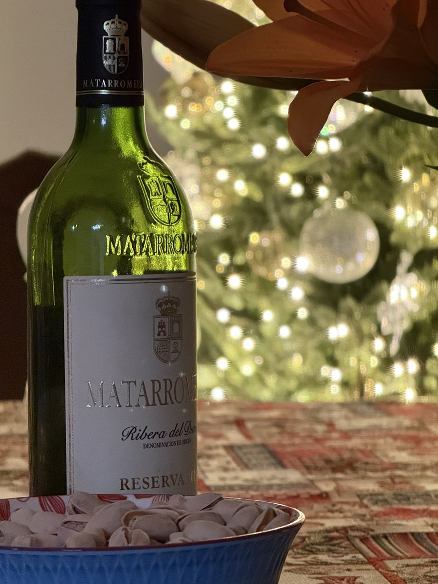 Nunca tomo vino, pero me regalaron unas botellas de este y está buenísimo. Ya valí.