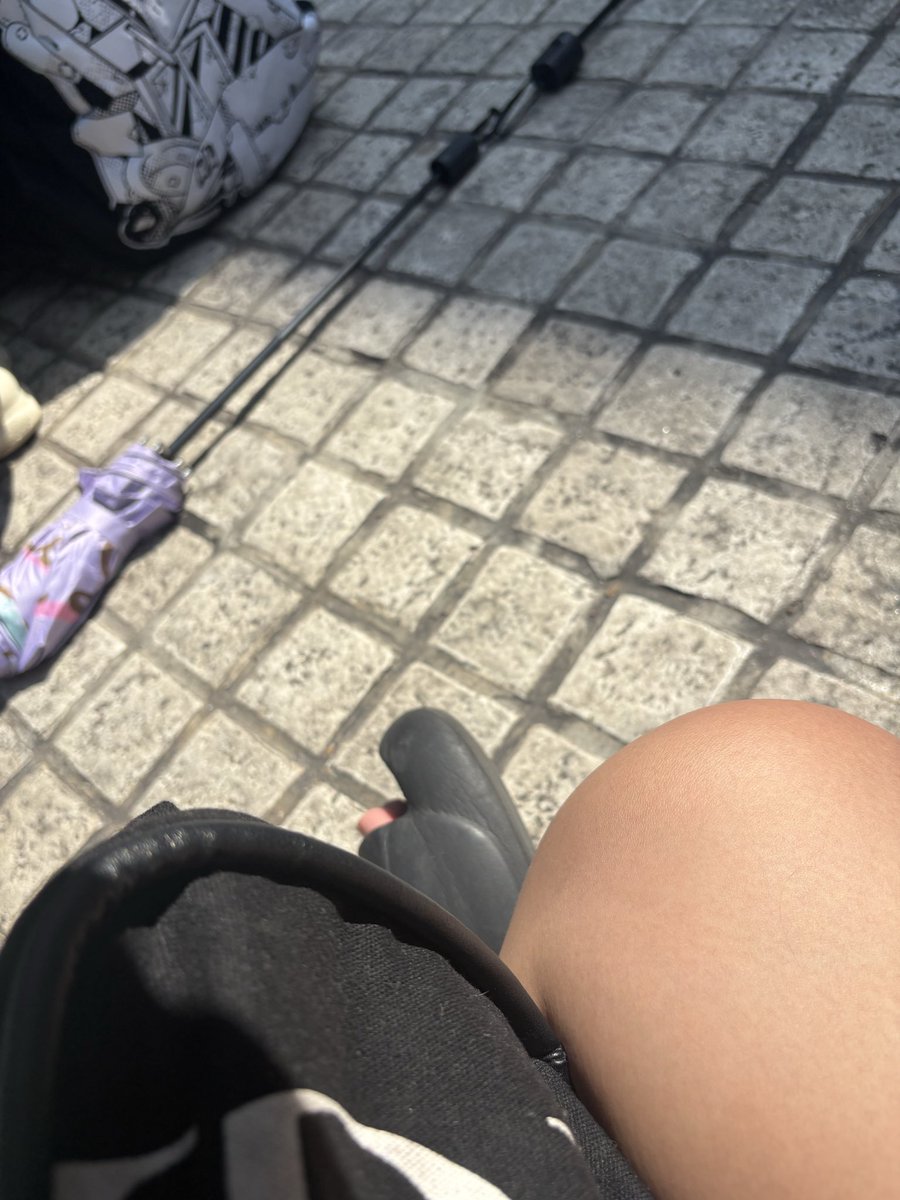 MEEEEEE432's tweet image. หนูรู้แล้วว่าทำไมคุณครูให้หน้าตากแดดหน้าเสาธง เค้าไม่ได้คิดว่าพวกหนูจะโตมาเป็นกระบองเพชร เค้าแค่คิดว่าพวกหนูจะโตมาเป็นติ่ง
#นนท์ธนนท์