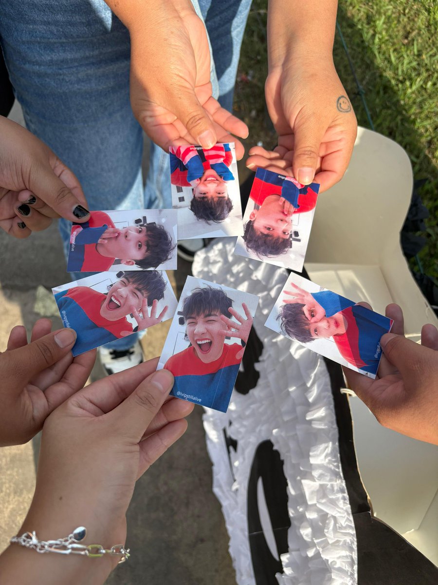 IVIPStillAlive's tweet photo. They are the best🤗💙✨
#TheGreat35Seungri
#leeseunghyun
#SEUNGRI #VI #VICTORY
#IVIPStillAlive #Peru 🇵🇪
@ForvictoRi https://t.co/nYFTEdwZ4V