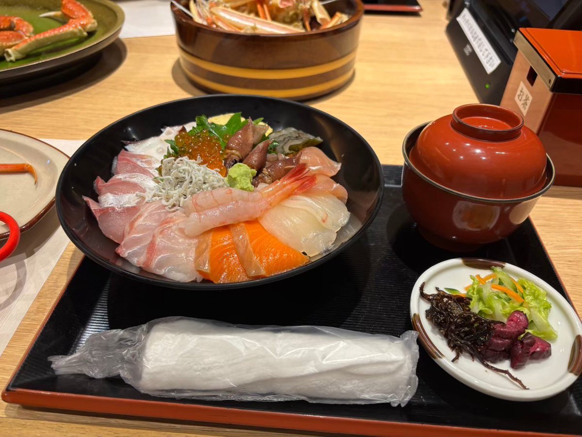 melinjol's tweet photo. カニ！🦀
福井で越前蟹を食べてきました！

とにかくおいしー♡
この時期しか食べられないのが残念。。

#たけ庄 #三国港 #越前蟹 #越前がに #福井 #三国 #あわら #三国グルメ #福井グルメ #海鮮 #お酒 #お酒が好きな人と繋がりたい #極上グルメ #背徳グルメ #通風 https://t.co/naotS23hGY