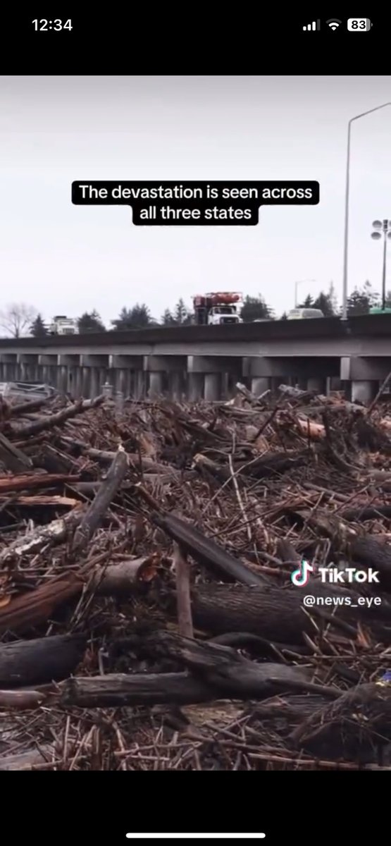 Ndrewstjan's tweet photo. 100.000 ribu warga USA  di wilayah washington di evakuasi karena banjir YG sangat ekstrim. Salah 1 penyebabnya karena curah hujan yang sangat tinggi berhari2.

Ketika tanah jenuh dan tidak mampu lagj menahan jumlah air yg turun, maka banjir ekstrim sprti ini pasti terjadi https://t.co/lQdiPHAq2J