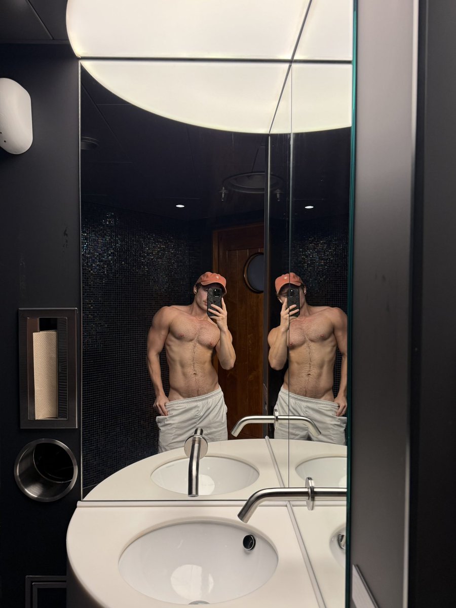 I take way too many gym pics and post them no where so here you go X hope you don’t mind
