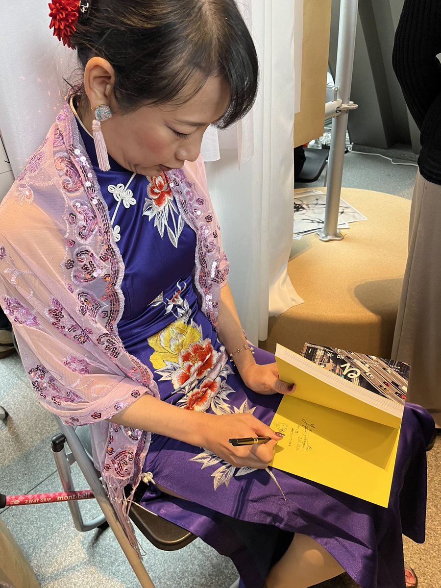 【 #TABF2025 】最終日📍EN069

15:00〜大西みつぐさんのブックサイニング始まります。
ご購入者にサイン入り特製チェキをプレゼント！

吉永陽一さん、守田衣利さんのブックサイニングにもお越しいただいた皆様、ありがとうございました！
<a href="/sayu710810/">ヨシナガ＠2日目-西あ58b</a> 
<a href="/tabf_info/">TOKYO ART BOOK FAIR</a>