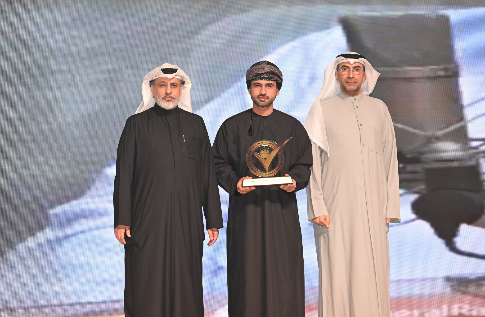 إذاعة سلطنة عُمان تفوز بجائزة الكويت للإبداع 2025، عن برنامج / استوديو الظهيرة/ عن محور البرامج الإذاعية والتلفزيونية في الملتقى الإعلامي العربي بالكويت. ويتناول البرنامج الفائز قضايا محلية، ويتابع مستجدات الشأن العام في الجوانب الاجتماعية والتنموية والاقتصادية. #العُمانية 