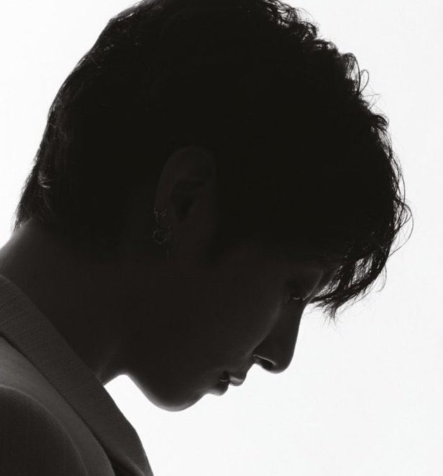 jm3goo's tweet image. 9 jungkook covers from elle and jimin lador tmr 😂😂😂😂😂#Deceased