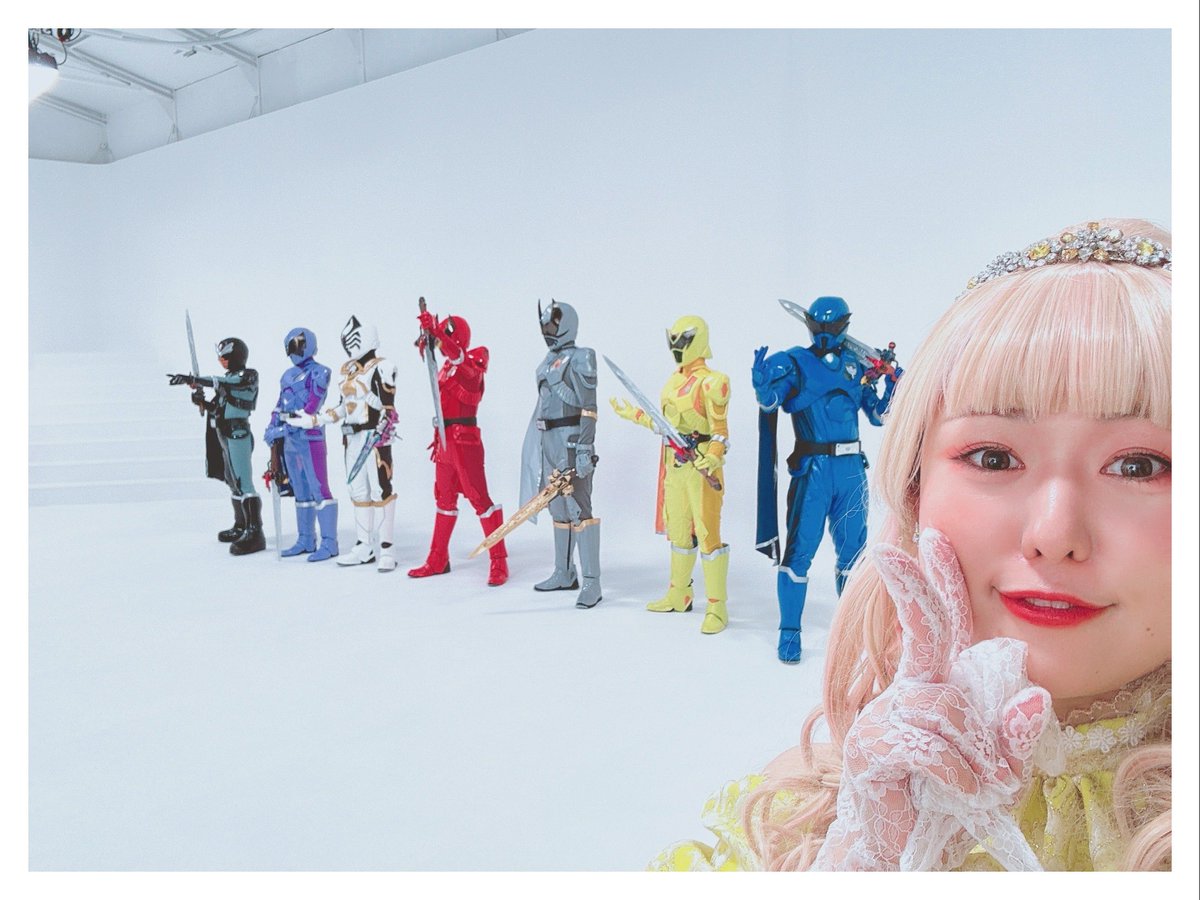 ⚠︎cosplay

昨日はとっても豪華な大型合わせに参加させていただきました！
王様もそうだけど、レイヤーさんカメラマンさんスタッフさんのお友達みんな大集合した感じがしてそれがとっても楽しかった♡

2年越しにようやく珀ちゃんのカマキリとも合わせられて感無量でした🌼✨

#20251213王様大集合