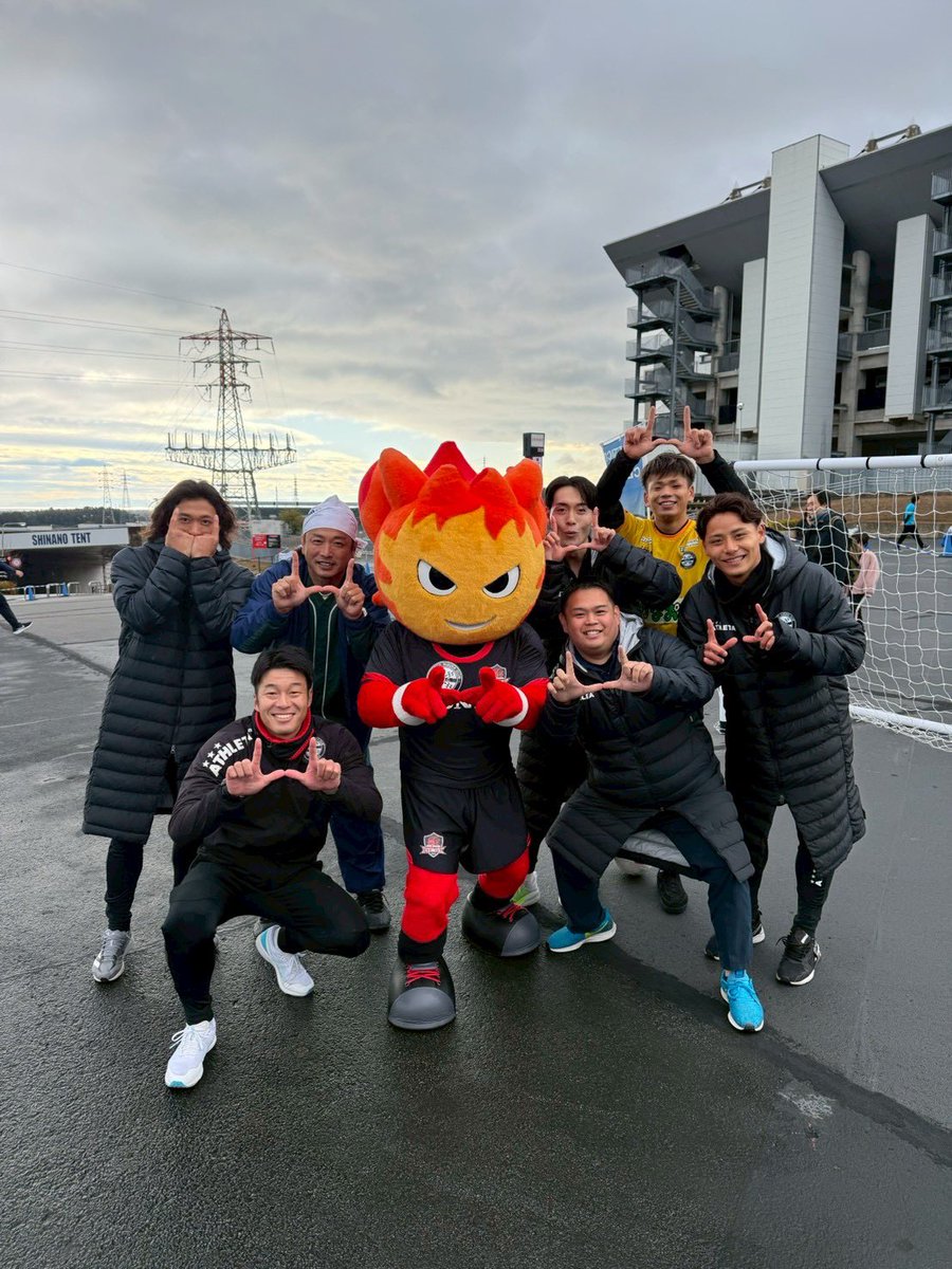 ASC_TATSU_1's tweet photo. 10年ぶりの鈴鹿シティマラソンに参加しました。ブースに立ち寄ってイベントを楽しんでくださった皆様、グッズを購入してくださった皆様ありがとうございました！
色々な方々と交流ができ元気をもらいました！楽しかったです‼️
#アトレチコ鈴鹿
#アトレチコ鈴鹿クラブ
#鈴鹿シティマラソン https://t.co/5nw5gWNr9A