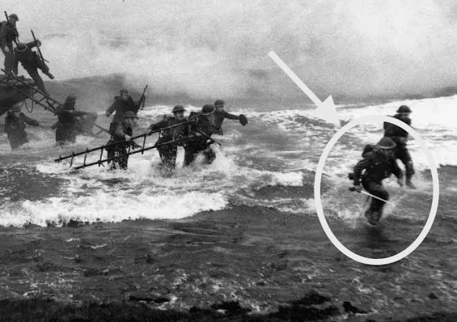 betafujihara's tweet image. それまぁ、剣を持ってノルマンディー上陸作戦に参加した人もいるんで…