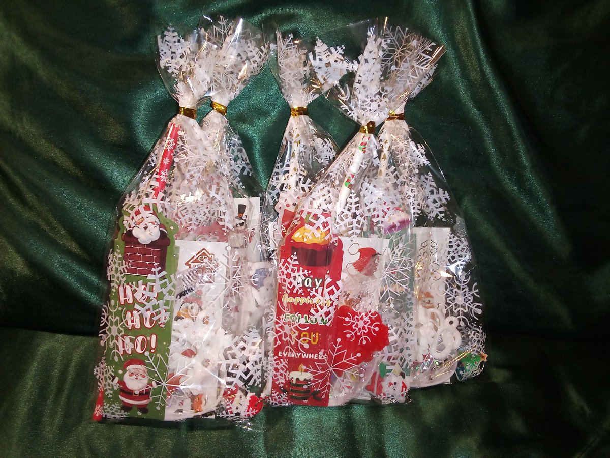 VixPicks's tweet photo. Merry Christmas!!! Happy Winter Solstice season!!! Happy Holidays!! ⛄❤️ ❄️ 🎁 

Here we have for the little book dragons some stocking stuffers 🧦 

These here are some Mystery Bookish Christmas Bags 

🔥 Purchase them while they're still hot🔥 
https://t.co/9tTN8VaNke https://t.co/E8H78GpKpL