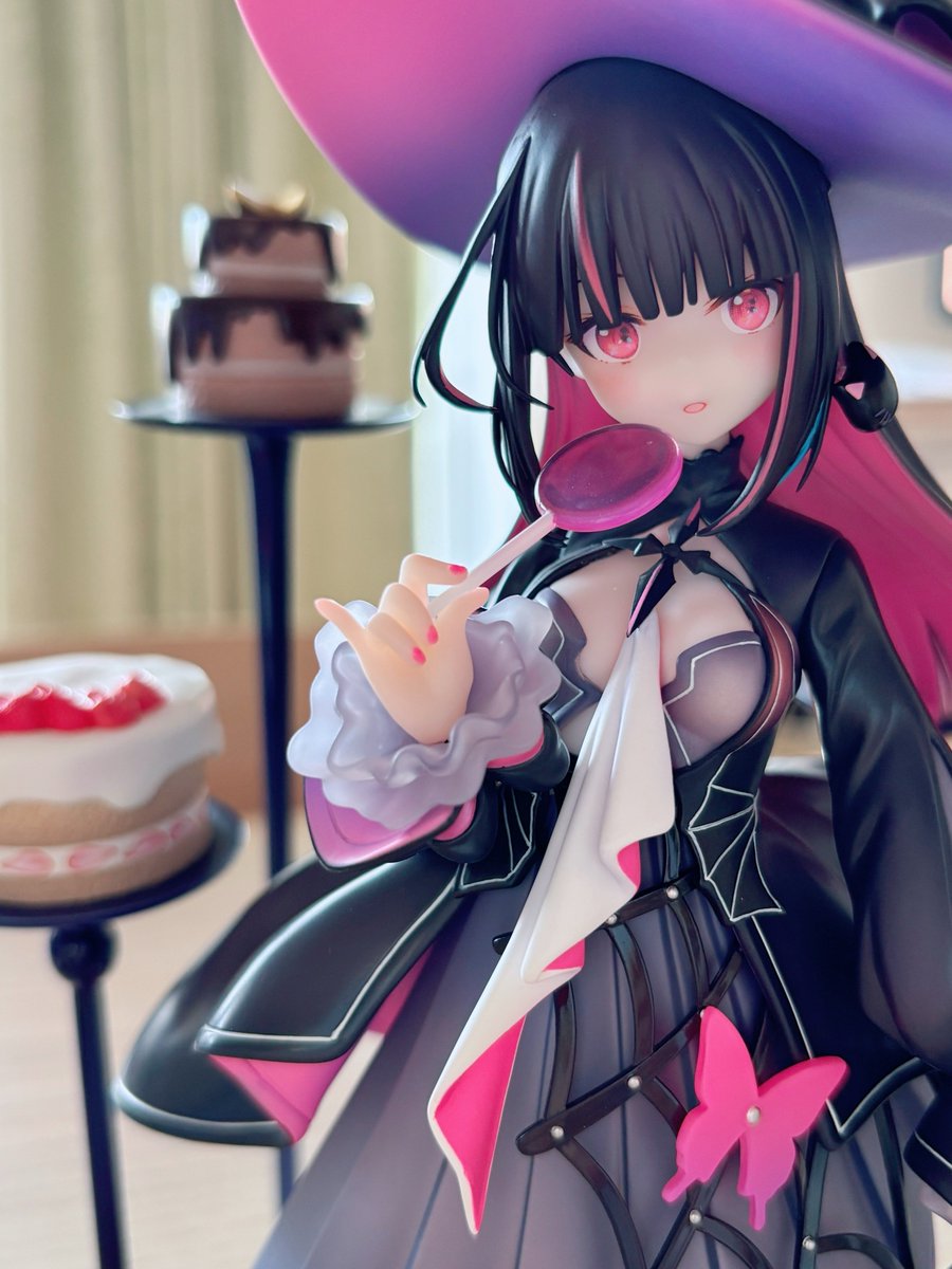ハロウィンの魔女」フィギュアのサンプル頂きました🎃✨ かわいいー