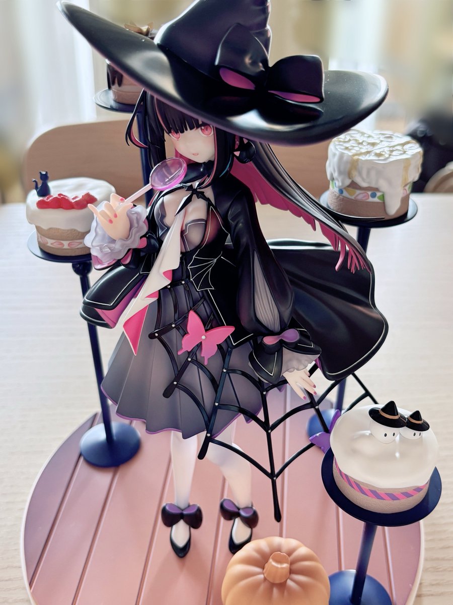 ハロウィンの魔女」フィギュアのサンプル頂きました🎃✨ かわいいー