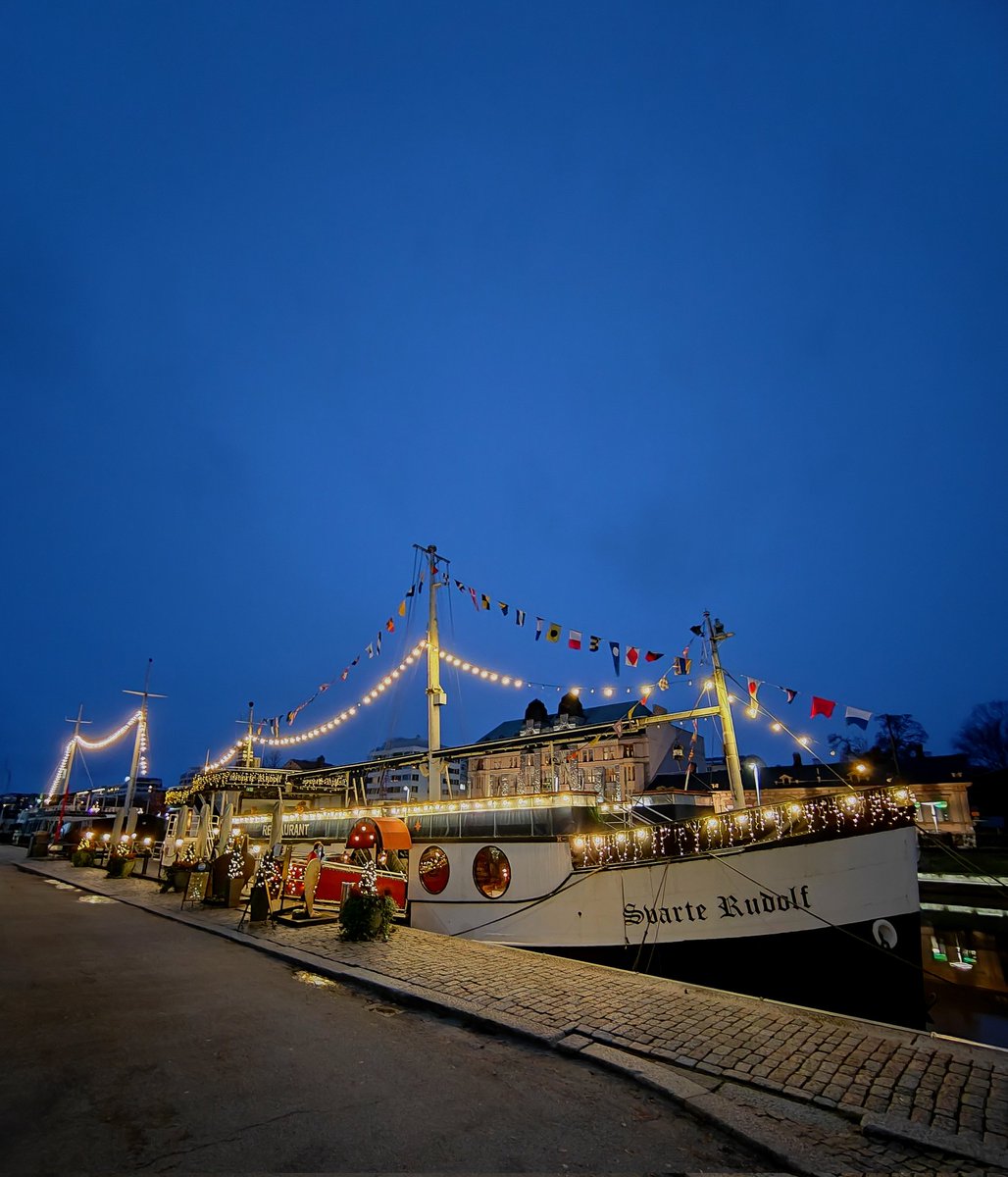 ElseKruskopf's tweet image. Hyvää huomenta ja sulosunnuntaita. Retkestä toivuttu🤗 Prinkkalan talo. Turun tuomiokirkko. Svarte Rudolf ravintola. Addamssin esitystä . Hyvä kokonaisuus. Hienot lavasteet. Suosittelen👍I Love Turku❤️👏#Finland #Turku #StandWithUkraine️ 💛💙🇺🇦