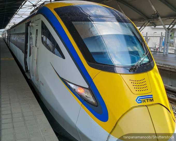 NewsBFM's tweet photo. KTM Komuter will implement a new timetable from Jan 1 for the Tanjung Malim–Port Klang and Pulau Sebang–Batu Caves routes, following KVDT2 progress.

Shuttle bus services on the Subang Jaya–Port Klang route and affected stations will be discontinued under the new schedule.

🧵1 https://t.co/So7xM6vsXU