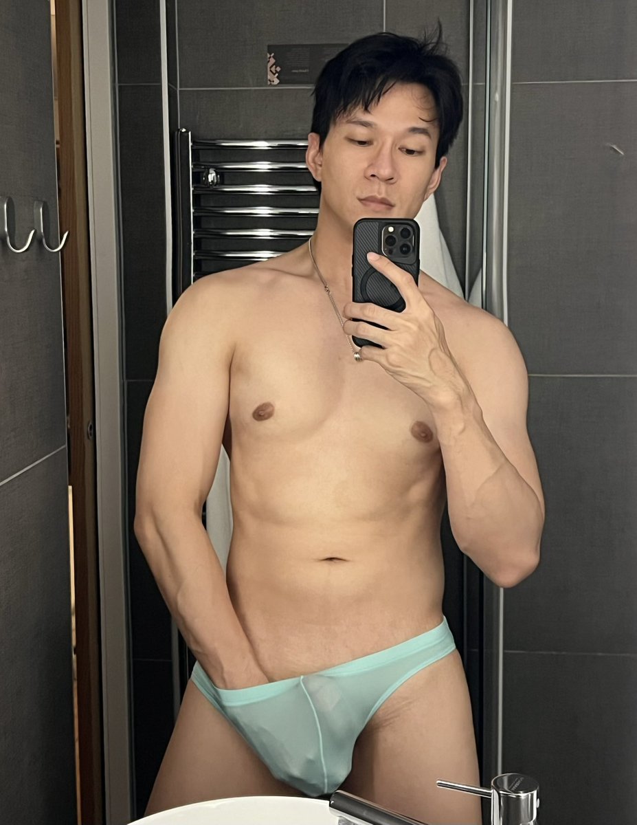 zeeniks's tweet photo. ทานปลามั้ยครับ จะได้ฉลาดดดๆ อิอิ ว่าแต่ปลาอะไรคับนี่ https://t.co/BFibF4WPwT