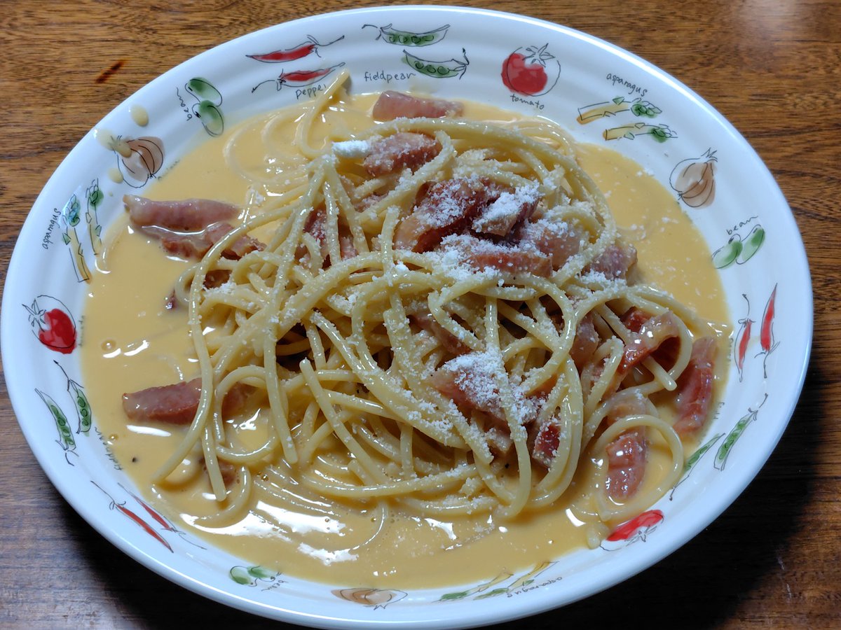 カルボナーラ作りました♪♪ ちょっと詰めが甘くて汁気多めの