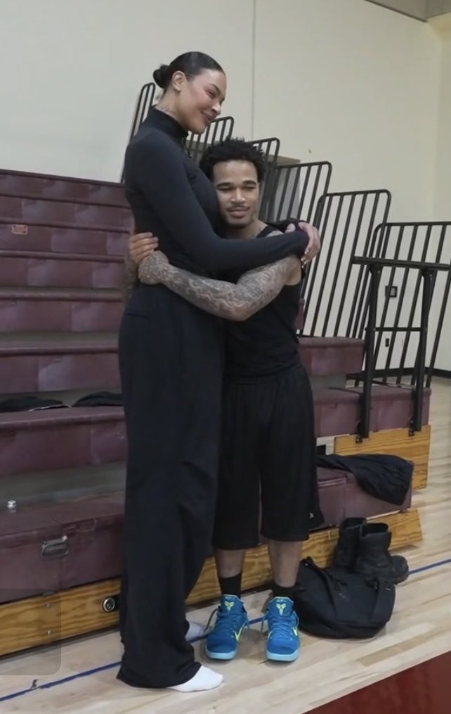 amnfva's tweet image. Me n her unironically