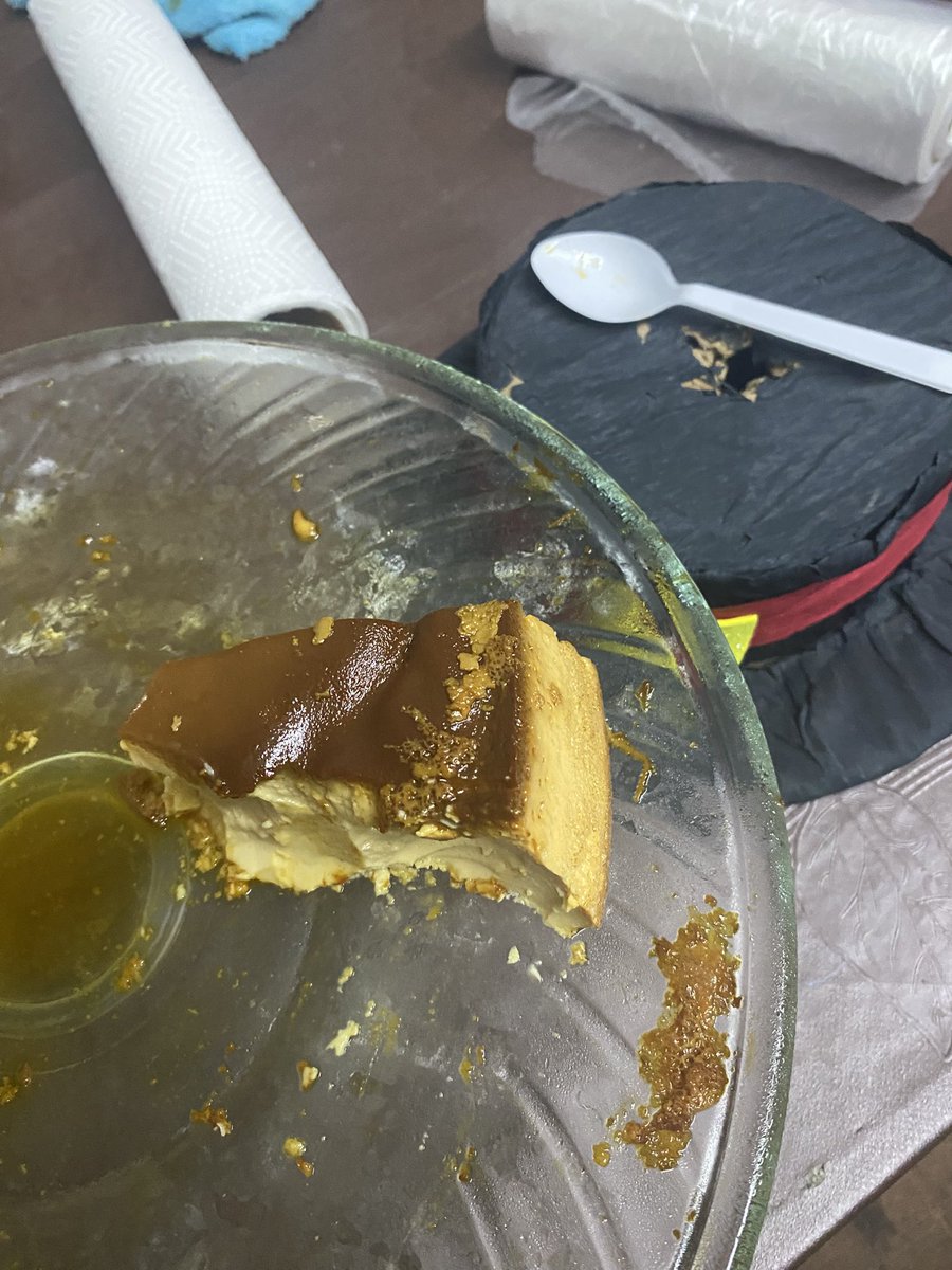 Gumercindo_Mier's tweet image. Dios, casi me como todo el flan 🍮 napolitano de la #Preposada 😉☕️💪🏻🏋️
🎄#Domingo