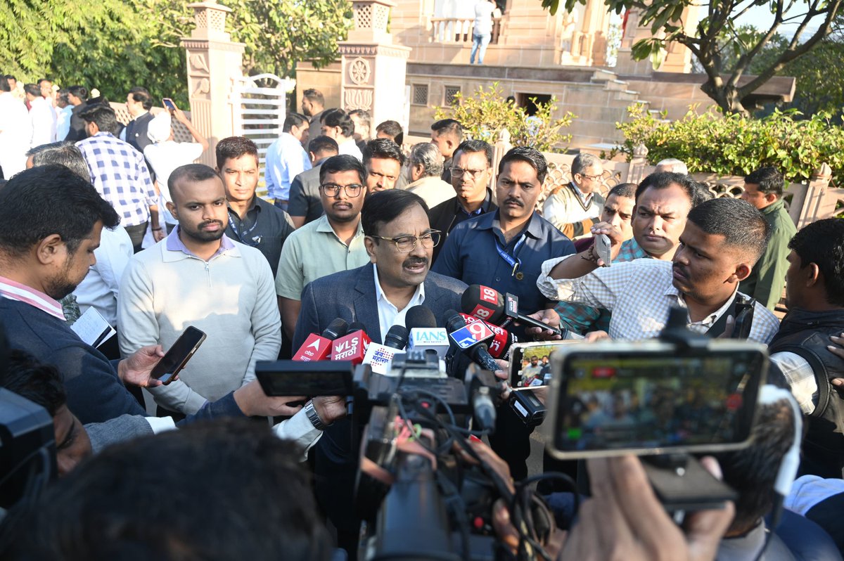 SMungantiwar's tweet photo. 📍Reshimbagh RSS Headquarters, Nagpur | 🗓️ 14 December | Media Interaction
#RSSHeadquarter #Nagpur #Reshimbagh #MediaInteraction #SMUpdate https://t.co/eJABCccsiq