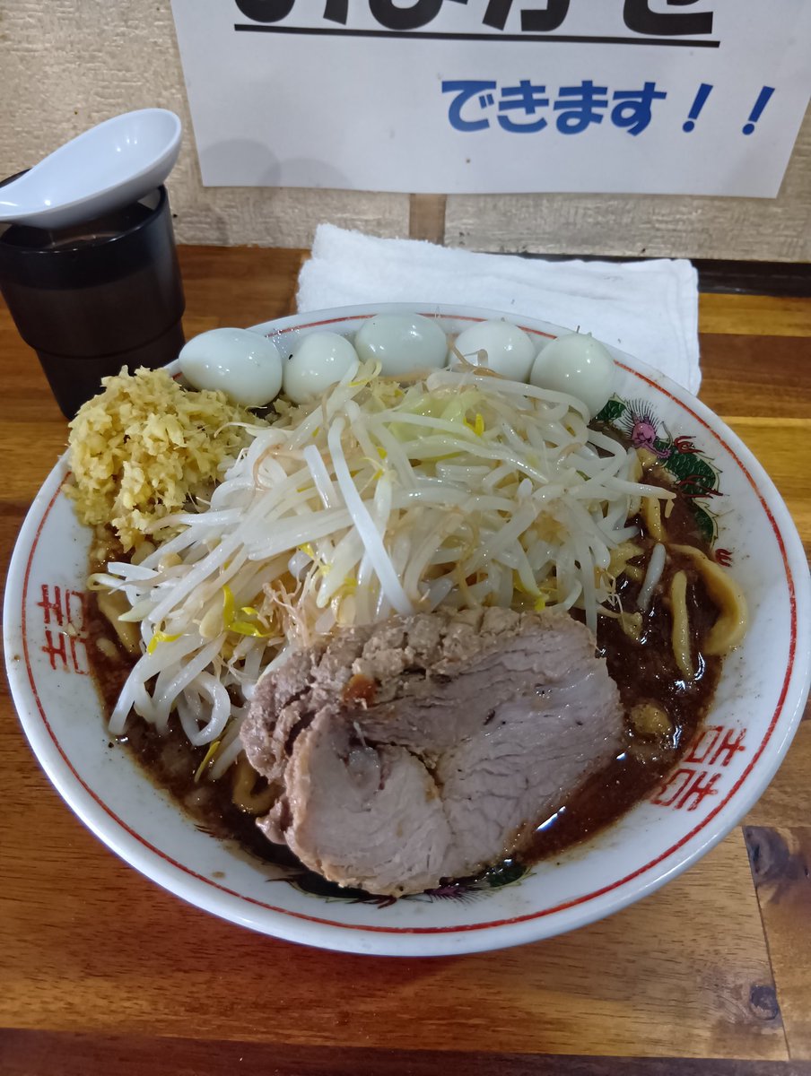 2025/12/14 自家製麺まさき
豚魚変更、ヤサイ少なめ、しょうがマシ、うずら

豚魚が復活したとのことでしたので、早速行ってきました！
魚感が強く、スープもドロっとしていて新しい豚魚ですね！
今年で1番美味しかった1杯かも。これがレギュラーで食べられるって嬉しい😆

#自家製麺まさき