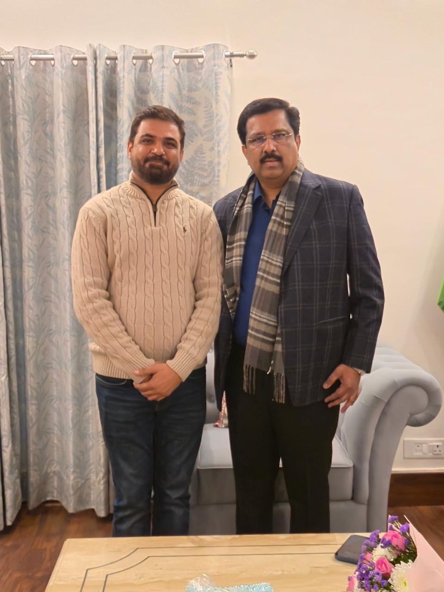 राज्यसभा सांसद AICC जनरल सेक्रेटरी <a href="/NasirHussainINC/">Dr Syed Naseer Hussain, M P</a> जी से दिल्ली निवास में मुलाक़ात हुई।