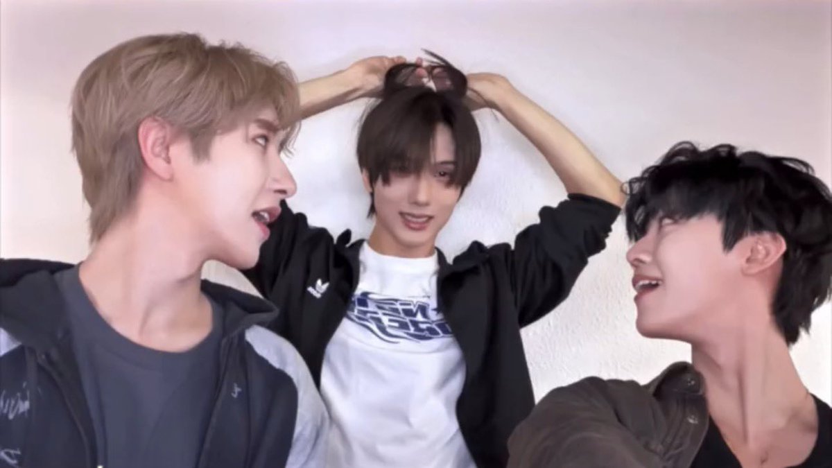 JaemRen520's tweet photo. our nick, judy and gary!
🫳🏻🫳🏻🫳🏻
🦊🐰🐹

#재민 #런쥔 #지성 #JAEMIN #RENJUN #JISUNG https://t.co/2hFmtjeg9Y