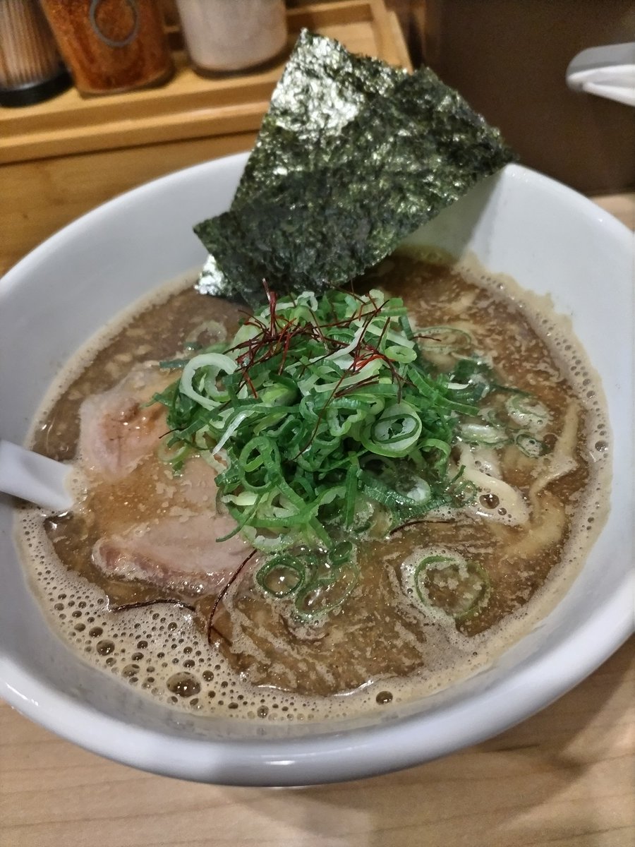 joaquinDfelix's tweet photo. 昨夜は何年ぶりかの麺屋M
#煮干しそば https://t.co/cw72eSFsTM