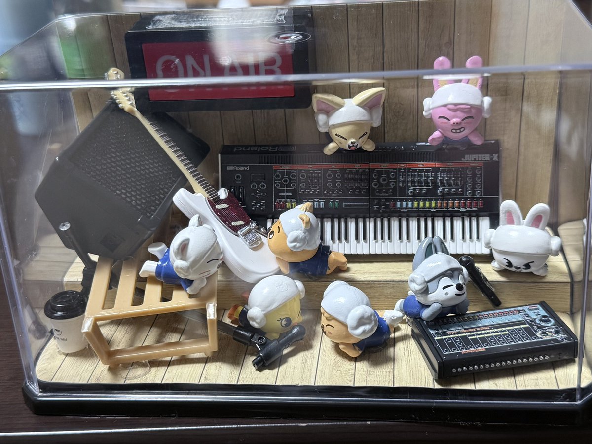 後輩君たちも推すことにskz
この楽器ガチャ達🎹一目惚れ🤩

ドラムセットも揃えたいけど揃う気がしない…ガチャ

#StrayKids
#スキズ
#スキズサウナ
#ガチャ
#Roland