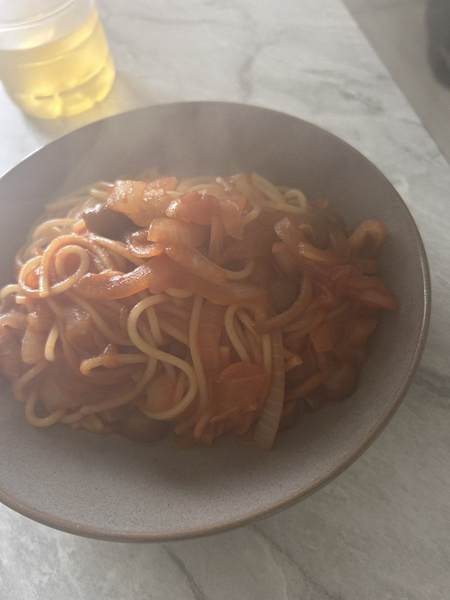 珍しくナポリタン食べたくなって
寝起きで朝昼兼用ナポリタン
湯気🧖🏼‍♀️